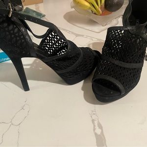 BCBGeneration Shoes 5" STILETTO HEEL Black 9.5B Black Leather Open toe